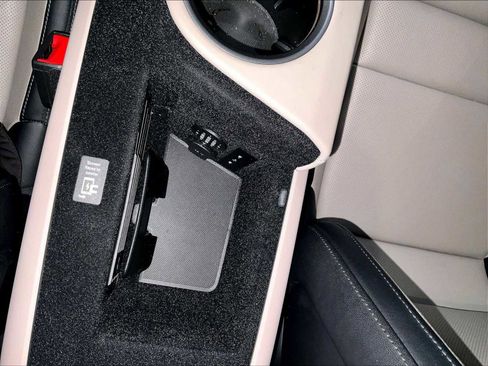 Used 2025 Porsche Taycan image 29