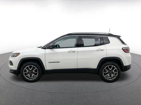 Used 2025 Jeep Compass Trailhawk AWD/4WD image 4