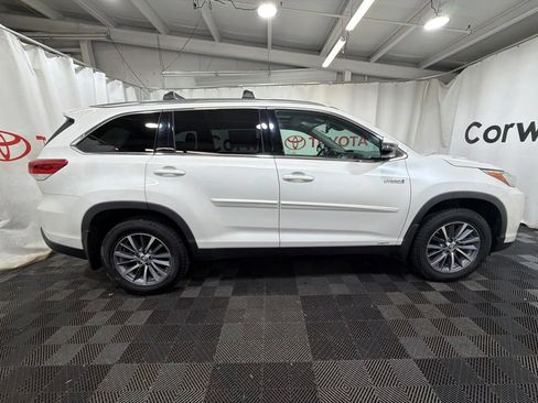 Used 2019 Toyota Highlander XLE AWD/4WD image 8