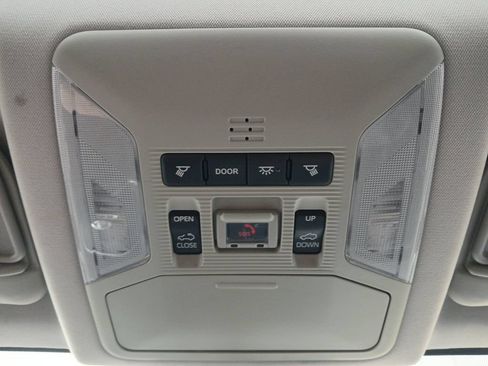 Used 2020 Toyota RAV4 XLE Premium FWD image 5