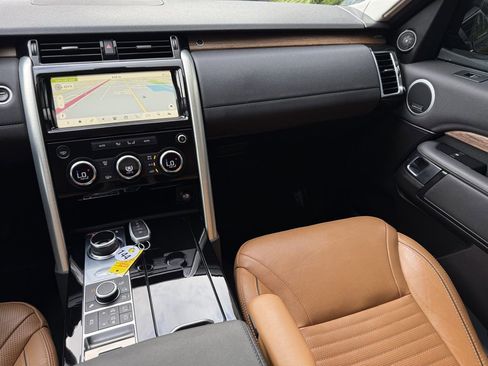 Used 2017 Land Rover Discovery HSE image 27