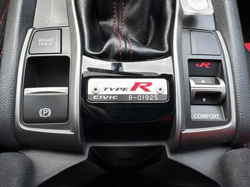 Used 2017 Honda Civic Type R image 6