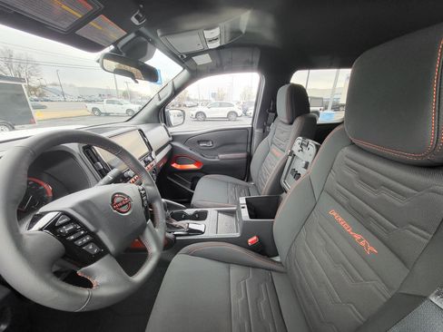 Used 2025 Nissan Frontier PRO-4X w/ Pro Convenience Package image 10