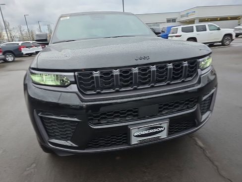 New 2026 Jeep Grand Cherokee Altitude image 8