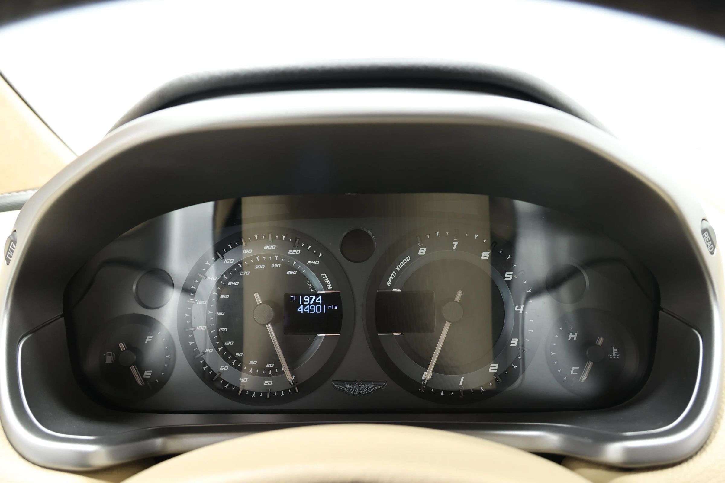 Used 2016 Aston Martin Vanquish Volante RWD image 24