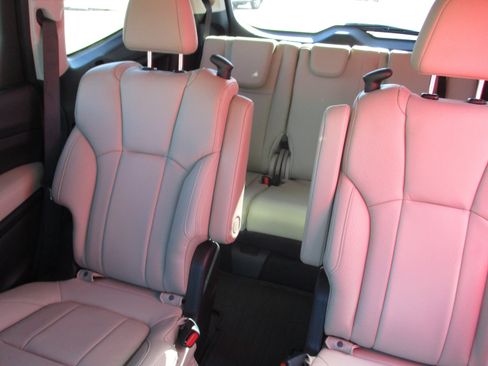 Used 2020 Subaru Ascent Limited w/ Technology Package AWD/4WD image 19