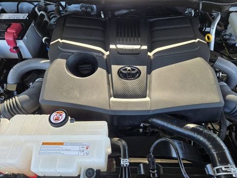 Used 2024 Toyota Tundra Limited image 35