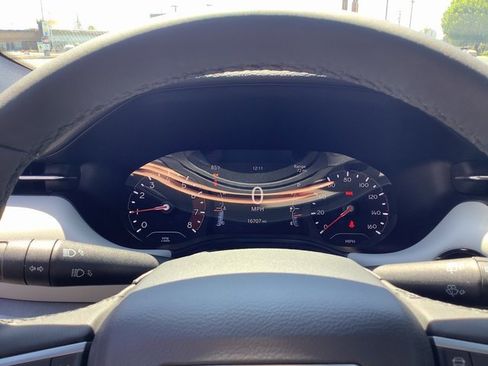 Used 2024 Jeep Compass Limited image 14