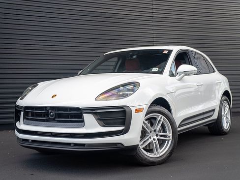 Certified 2026 Porsche Macan AWD/4WD image 1