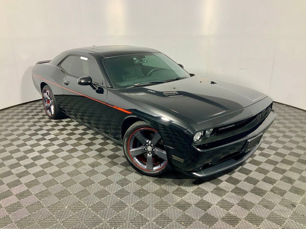 Used 2014 Dodge Challenger R/T w/ R/T Redline Group RWD image 2