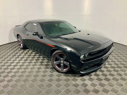 Used 2014 Dodge Challenger R/T w/ R/T Redline Group RWD image 2