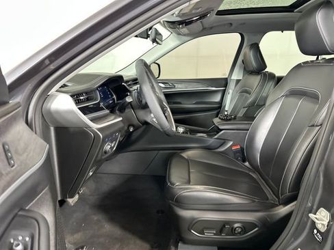 Used 2023 Jeep Grand Cherokee 30th Anniversary AWD/4WD image 11