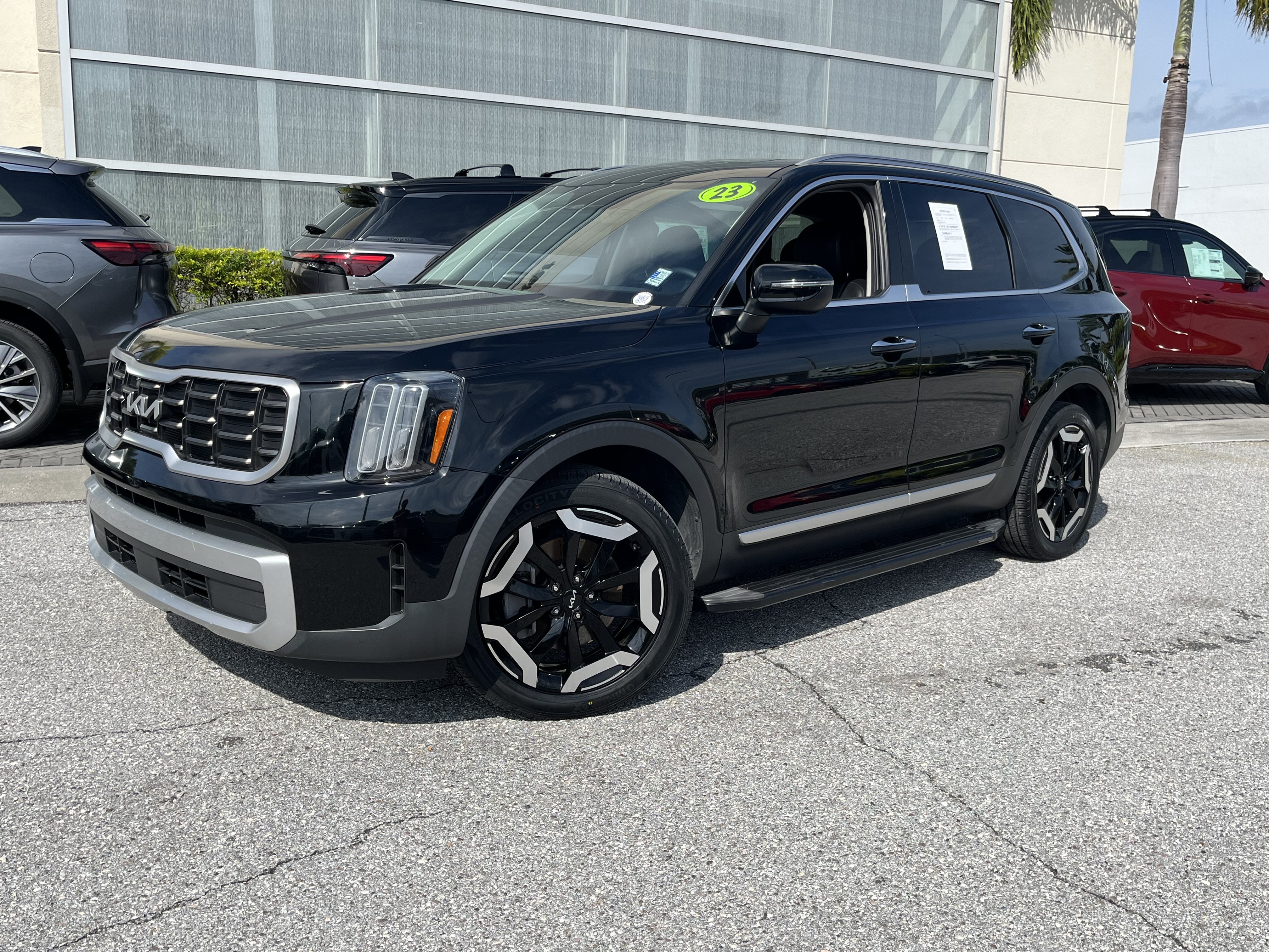 Used 2023 Kia Telluride S w/ S Sunroof Package FWD image 1