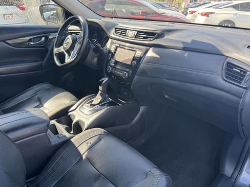 Used 2018 Nissan Rogue SL image 32