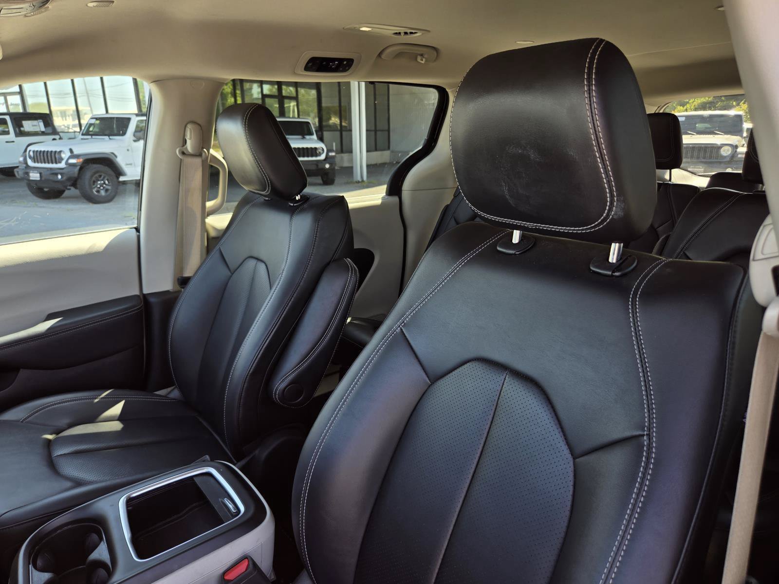 Used 2024 Chrysler Pacifica Touring-L FWD image 26