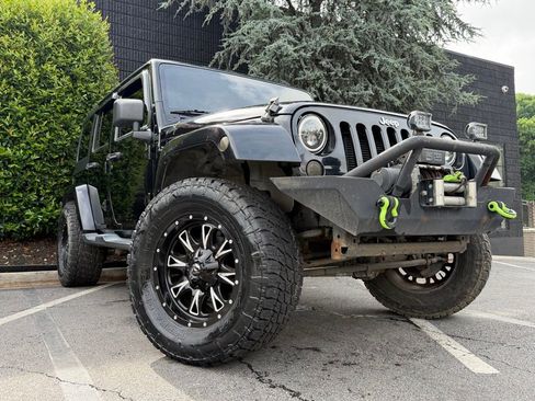 Used 2013 Jeep Wrangler Unlimited Sahara w/ Connectivity Group AWD/4WD image 8