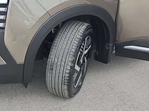 Used 2025 Nissan Kicks SV image 33