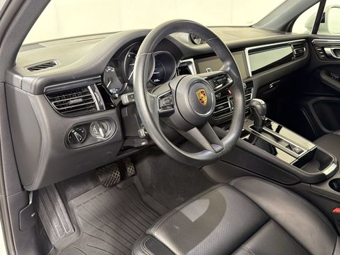 Certified 2023 Porsche Macan AWD/4WD image 4