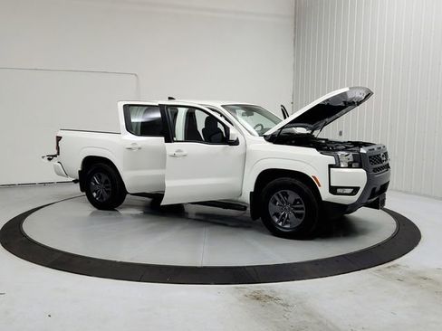 Used 2025 Nissan Frontier SV w/ SV Convenience Package image 9