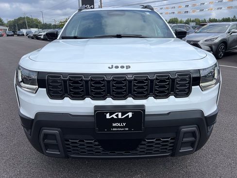 Used 2026 Jeep Cherokee Laredo AWD/4WD image 12