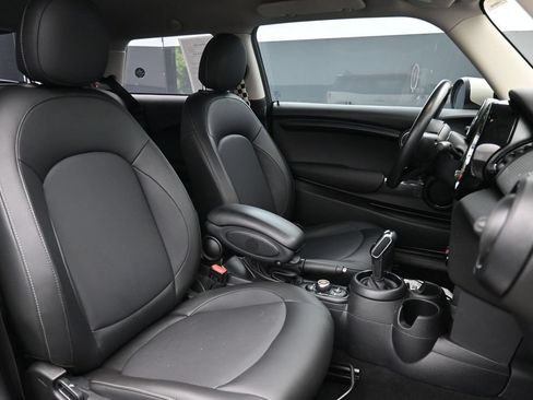 Used 2020 MINI Cooper 2-Door Hardtop FWD image 24
