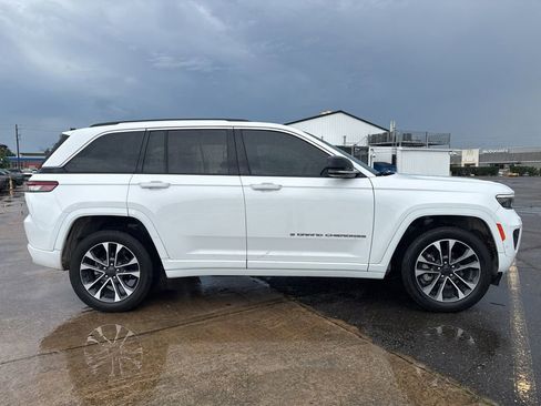 Used 2023 Jeep Grand Cherokee Overland w/ Adv Protech Group III RWD image 9
