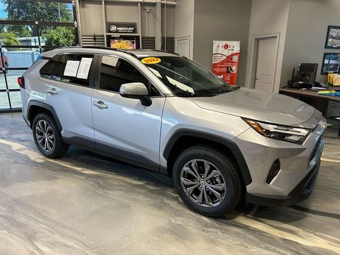 Used 2022 Toyota RAV4 XLE Premium AWD/4WD image 25