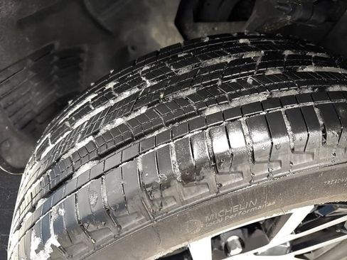 Used 2024 Jeep Grand Cherokee Limited w/ Luxury Tech Group II image 39