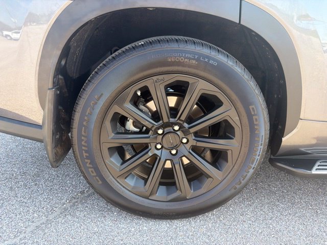 Used 2024 Toyota Highlander XLE FWD image 32