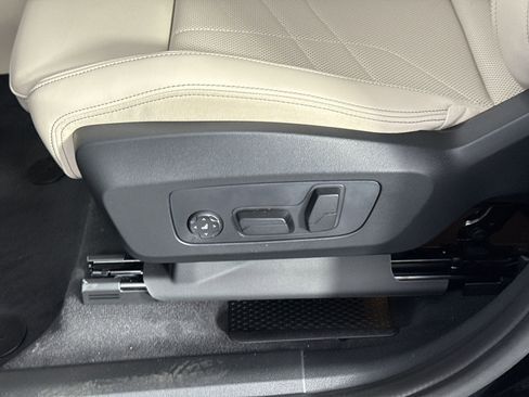 Used 2025 BMW X1 xDrive28i w/ Technology Package image 12