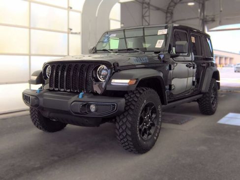 Used 2023 Jeep Wrangler Unlimited w/ Sun & Screen Package AWD/4WD image 1