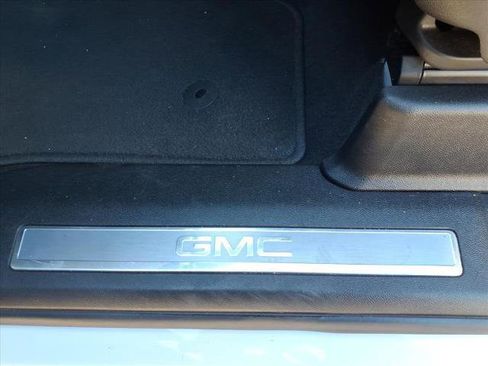 Used 2023 GMC Yukon SLT w/ SLT Luxury Package image 26