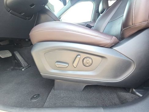 Used 2025 Ford Explorer Platinum RWD image 23
