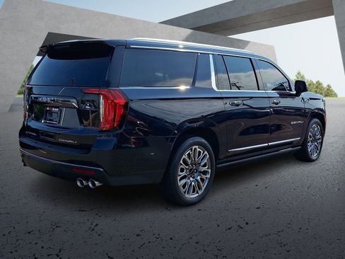 Used 2023 GMC Yukon XL Denali Ultimate AWD/4WD image 6