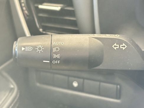 Used 2023 Nissan Rogue SV w/ SV Premium Package image 26