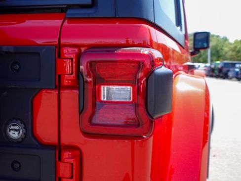 Used 2023 Jeep Wrangler Unlimited Sahara w/ Dual Top Group AWD/4WD image 6