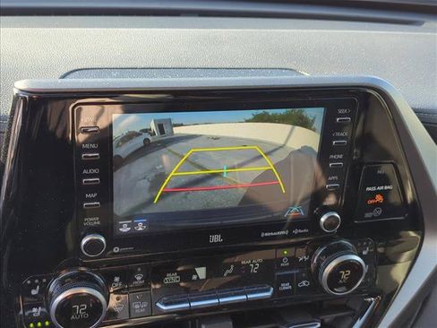 Certified 2020 Toyota Highlander Limited FWD image 18