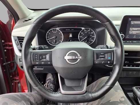 Used 2025 Nissan Rogue SV AWD/4WD image 16