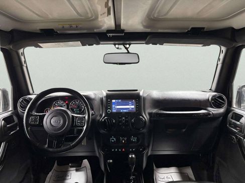 Used 2015 Jeep Wrangler Unlimited Sahara AWD/4WD image 21