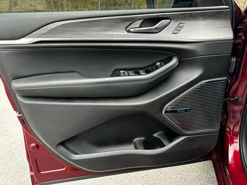 Used 2024 Jeep Grand Cherokee Overland image 11