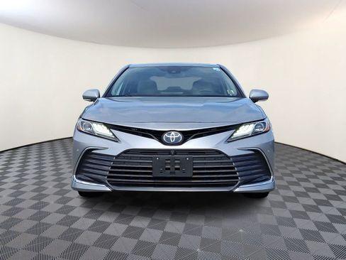 Used 2022 Toyota Camry XLE w/ Navigation Upgrade Package FWD image 3