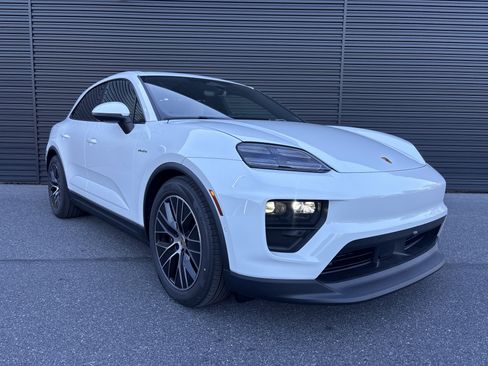 New 2025 Porsche Macan Electric image 7