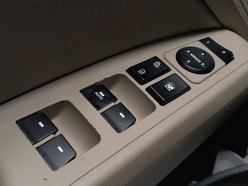 Used 2017 Hyundai Elantra Limited image 27