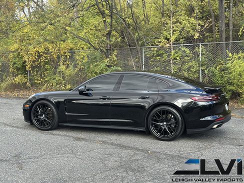 Used 2017 Porsche Panamera 4 image 3