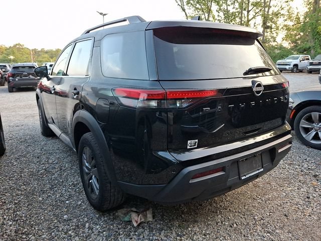 Used 2025 Nissan Pathfinder SV FWD image 4