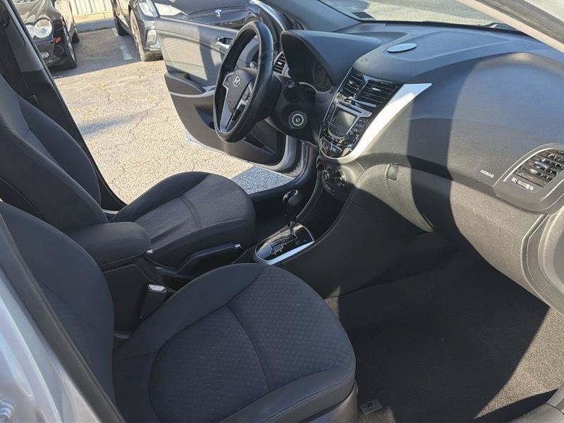 Used 2012 Hyundai Accent SE FWD image 19