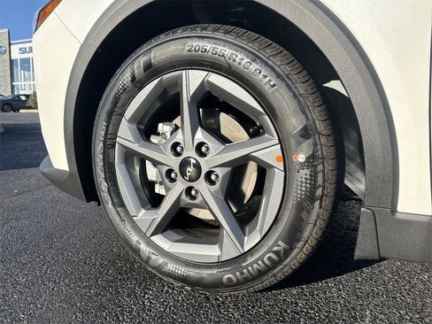 New 2025 Kia K4 LXS image 8