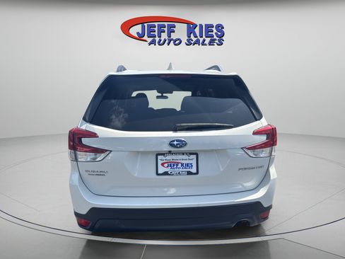 Used 2019 Subaru Forester Premium AWD/4WD image 6