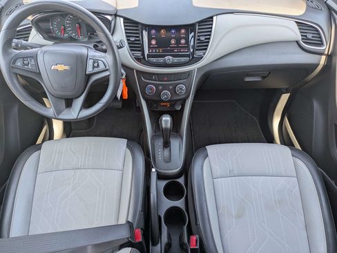 Used 2022 Chevrolet Trax LT AWD/4WD image 9