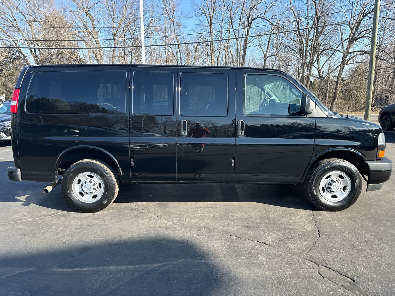 Used 2018 Chevrolet Express 2500 LS w/ Driver Convenience Package RWD image 2